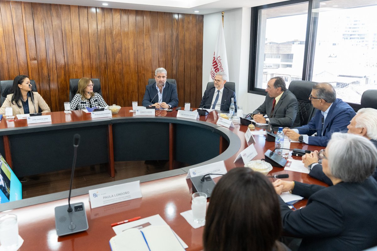 CamComercioGT's tweet image. Fortaleciendo la conexión regional. 🤝

Recibimos a @BiBankPanama en la Cámara de Comercio de Guatemala para compartir oportunidades de inversión y visión financiera para el sector empresarial.

Espacios que generan valor y desarrollo. 🇬🇹

#ComercioGT #Networking #Inversión #CCG