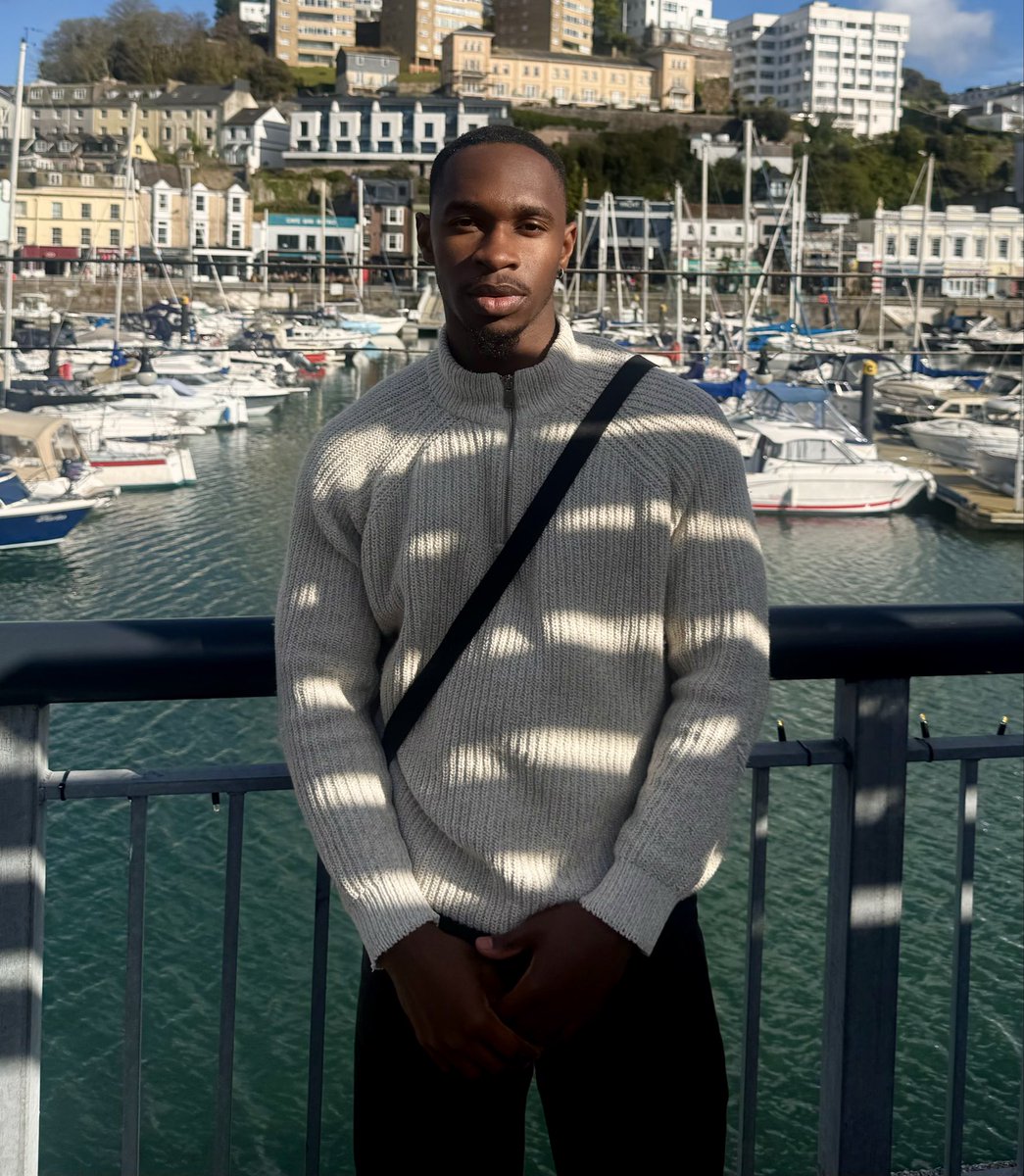 EAStarboy's tweet image. I need to be signed to a modelling agency.