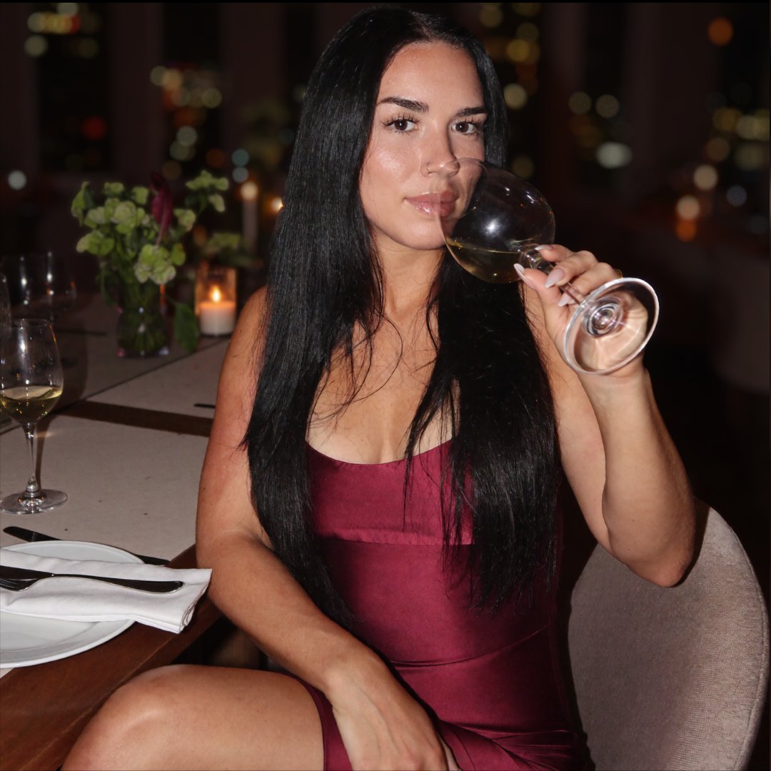 cactusbubblegum's tweet image. Some moments are made for being unforgettable 🥂 
#viral #trending #luxury #lifestyle #latina