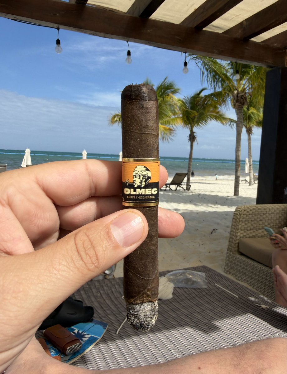 MRmidwestcouple's tweet image. Some days are just better than others. What day is it today? #Smoke #Olmec #Cigars @FoundationCigar