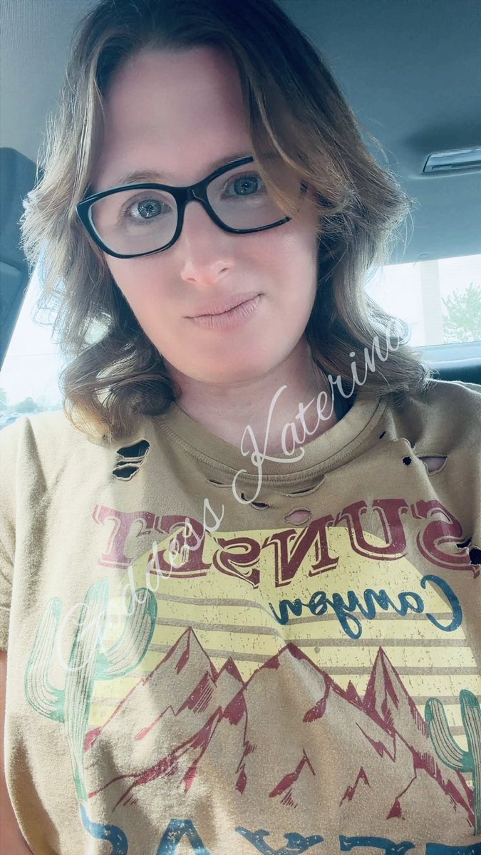 Goddess_Kat1000's tweet photo. 5 days until my birthday 💇‍♀️👑

Got a new haircut…
Raised my standards…
And now I expect early tributes. https://t.co/p8d9eaCQxr
