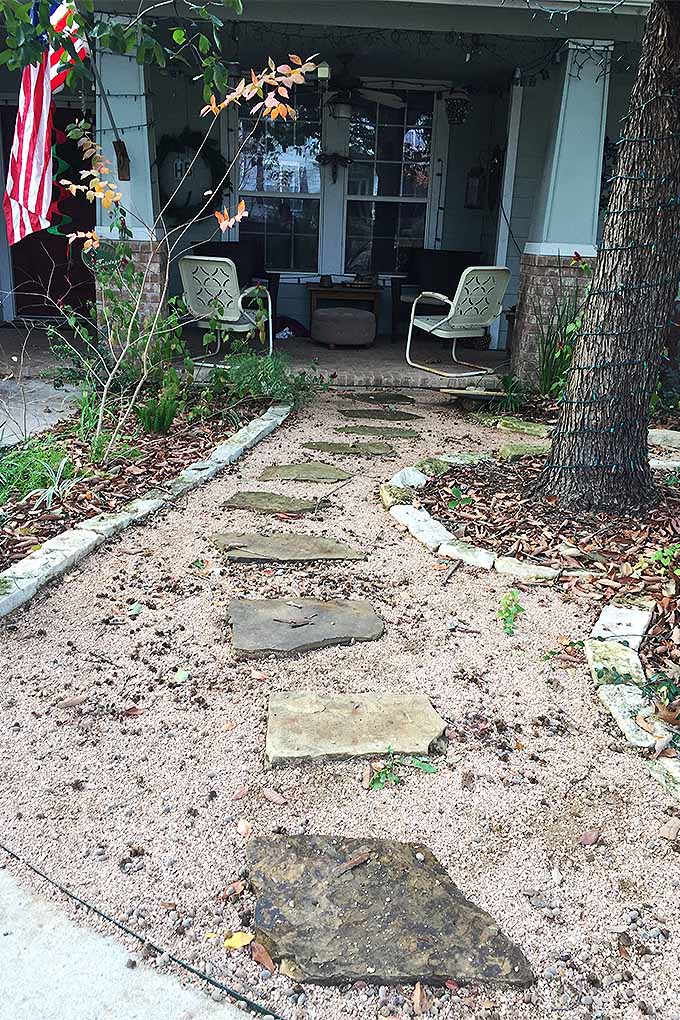 Gardeners_Path_'s tweet image. Update Your Landscape: Get Creative with Garden Paths and Walkways gardenerspath.com/how-to/design/… #landscapedesign #garden