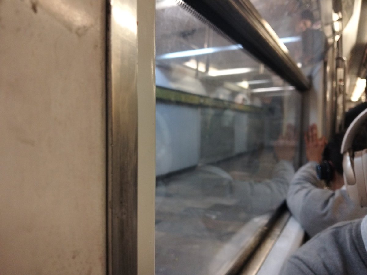 antonioaranda_'s tweet photo. Hasta el hartazgo la pregunta y los HDTSPM del @MetroCDMX nunca responden por qué si hay interfón NO avisan qué pasa. Llevamos casi 30 minutos detenidos en Hospital General L3  y NO informan qué puar madre pasa. https://t.co/z109V6UAs4