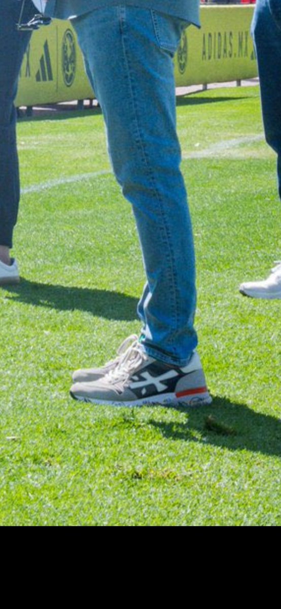 jbernardito's tweet photo. @LuisErnestoP95 @eduardotrelles @ClubAmerica @Leonlec Q marca serán los tenis https://t.co/zSJvKhx7X3