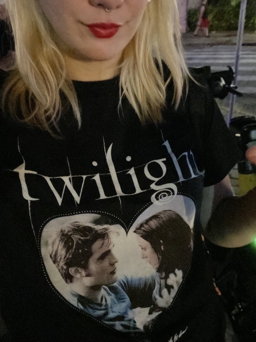 SusuKirymaa's tweet photo. @thisdracarys Coe, tenho essa tbm e a do Jacob https://t.co/C8GpxIKhZ4