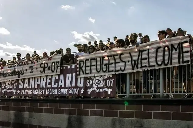 ultras_antifaa's tweet image. #Italy — In a match in the Italian 5th division, a referee threatened two black players wearing the Polisportiva San Precario shirt by saying, “Show me your residence permit, or you will not play.”

Club president Roberto Mastellaro described what happened as “an absurd and