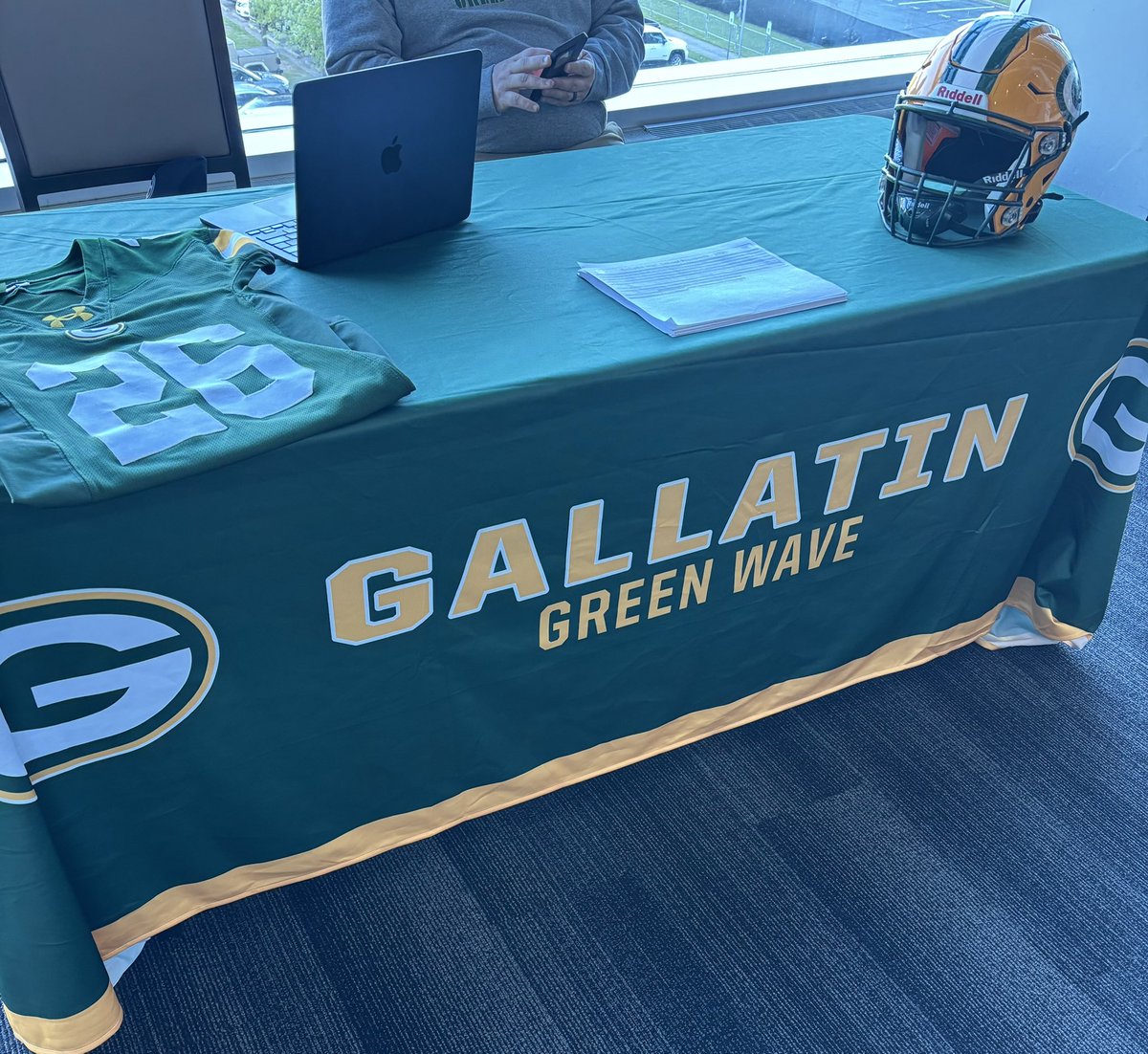 GHSWaveFootball's tweet photo. Thank you to the @Titans for hosting an outstanding @TFCAFootball recruiting fair at Nissan Stadium this year.

Events like this make a real impact for our players &amp; programs in the state. We appreciate the commitment to growing the game &amp; creating exposure for student-athletes. https://t.co/tf572dvhoZ