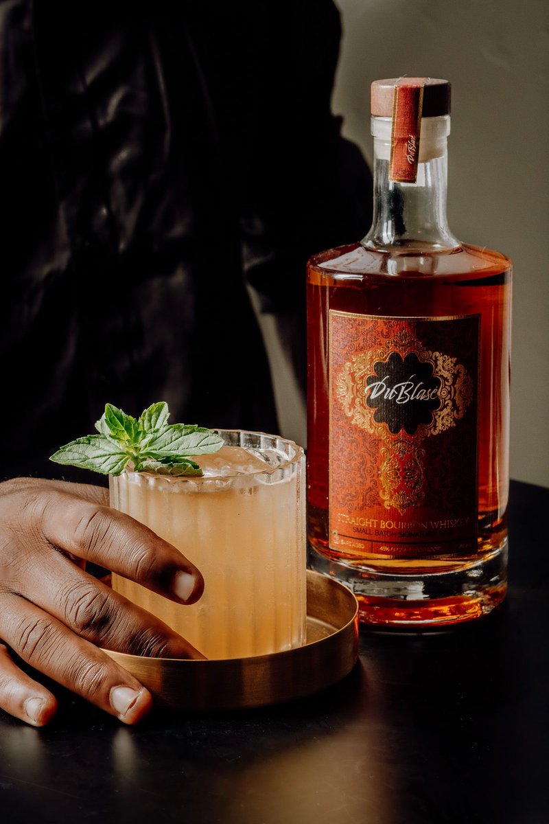 Bright meets refined.

Fresh elements and a smooth finish come together in a cocktail that feels both vibrant and composed.

Create your moment.
Enjoy responsibly. 21+