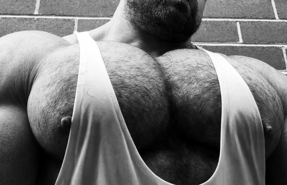 ᴇᴍʀʏs ʏᴀʀʀᴏᴡ tweet media