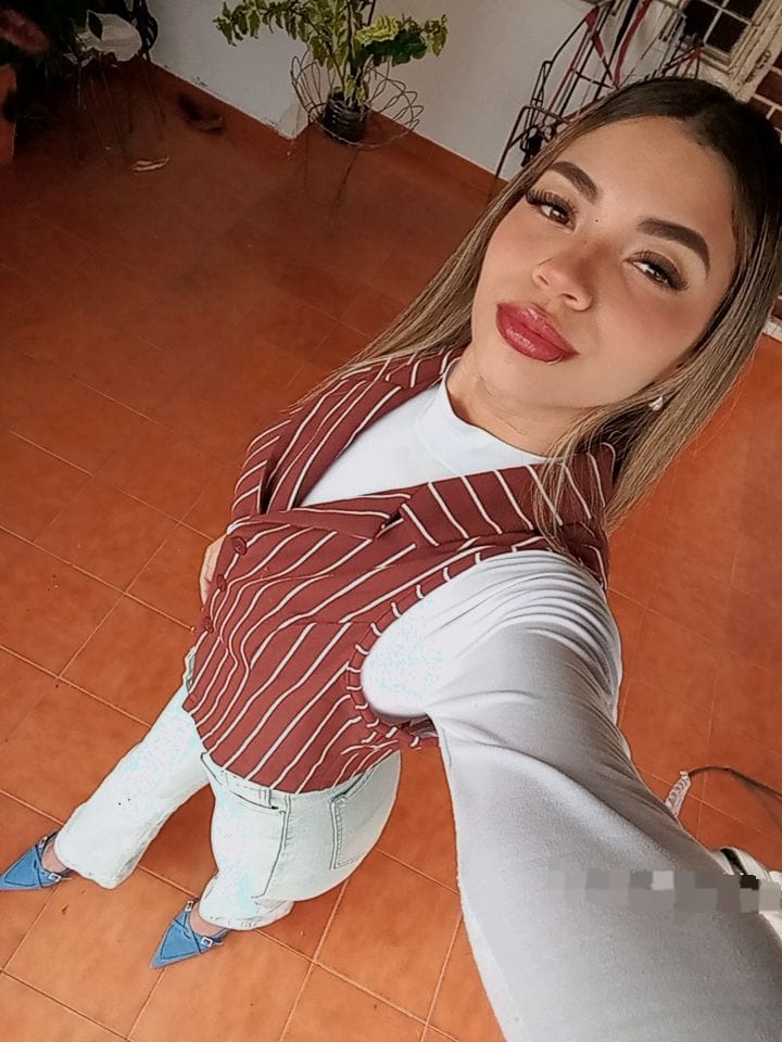 PetiteSasha_'s tweet image. Classy💅🏼
How is yall night?

#working #bosslady #uniform #sexy