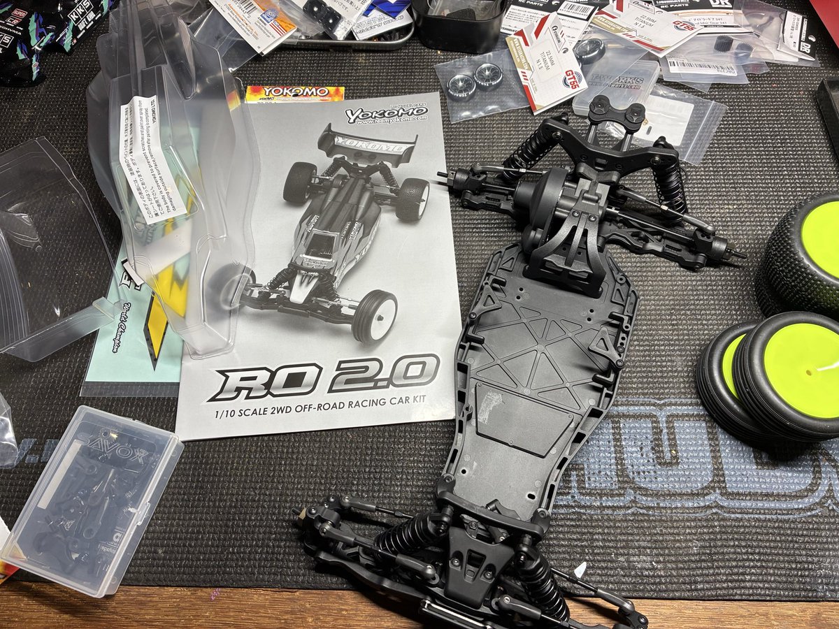 LX5OI3tw1POM0l1's tweet image. とりあえずRO2.0買ってみた。

何気にヨコモ2駆バギーは初だな🤩

#rccars
#yokomoro2
#ヨコモオフロードチャレンジカップ