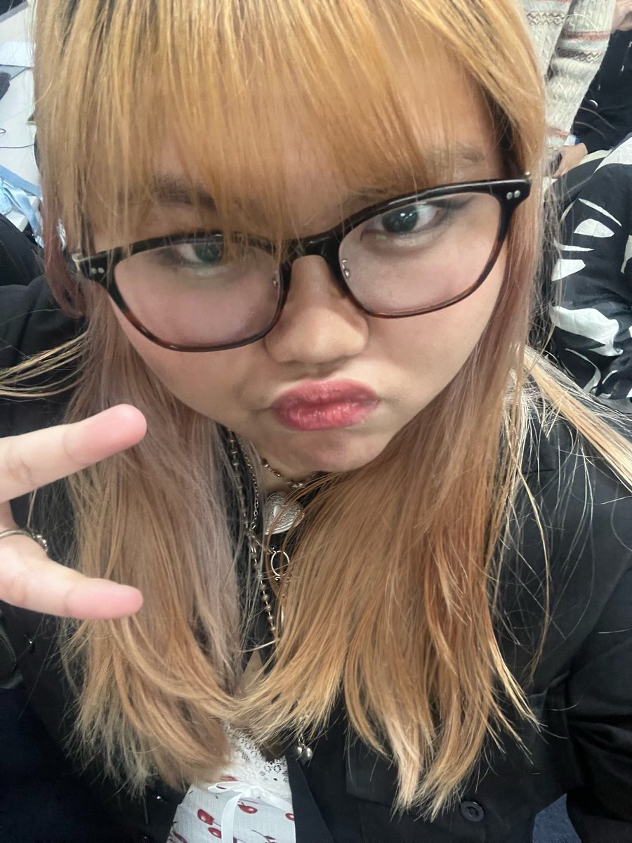 kura ★ tweet media