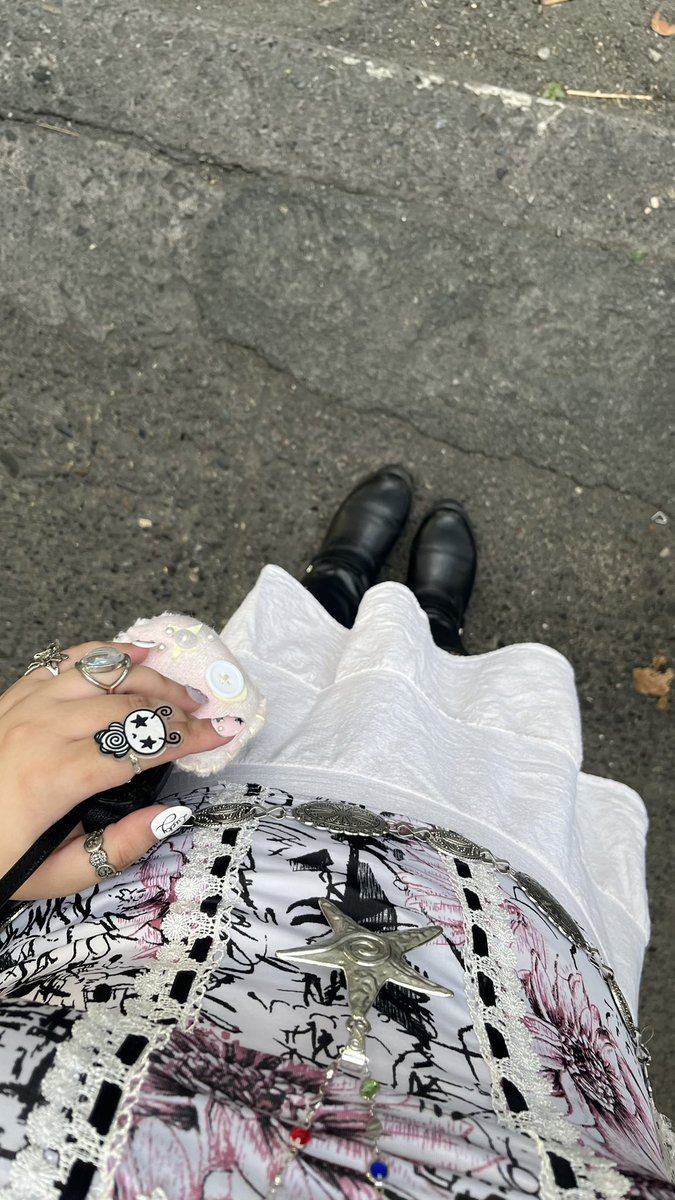 kura ★ tweet media