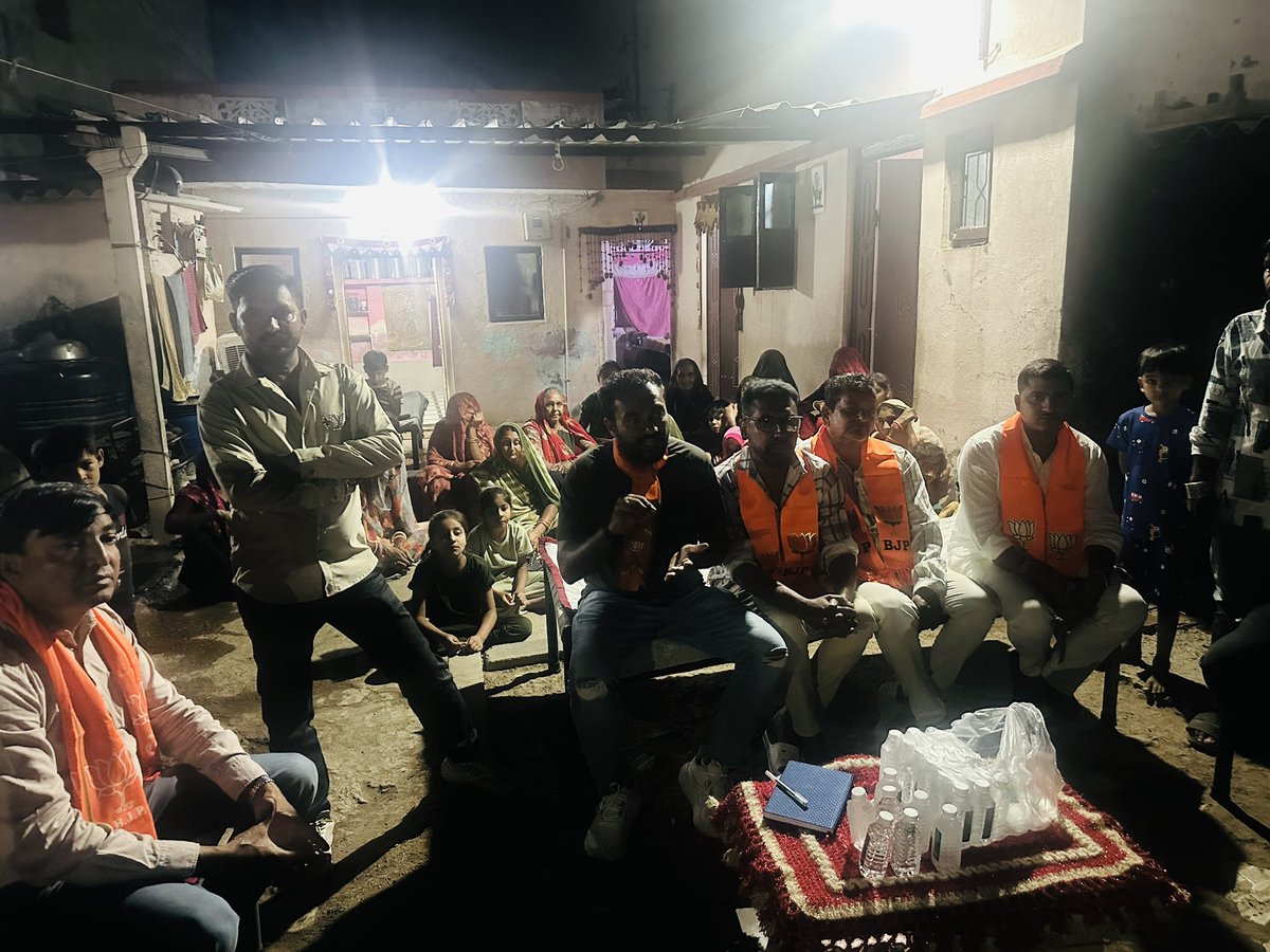 *આજરોજ બક્ષીપંચ મોરચો  જામનગર શહેર દ્વારા વોર્ડ નં 1 શક્તિકેન્દ્ર બેડેશ્વર બુથ નંબર 12 માં ખાટલા બેઠકનું આયોજન કરવામાં આવ્યું*