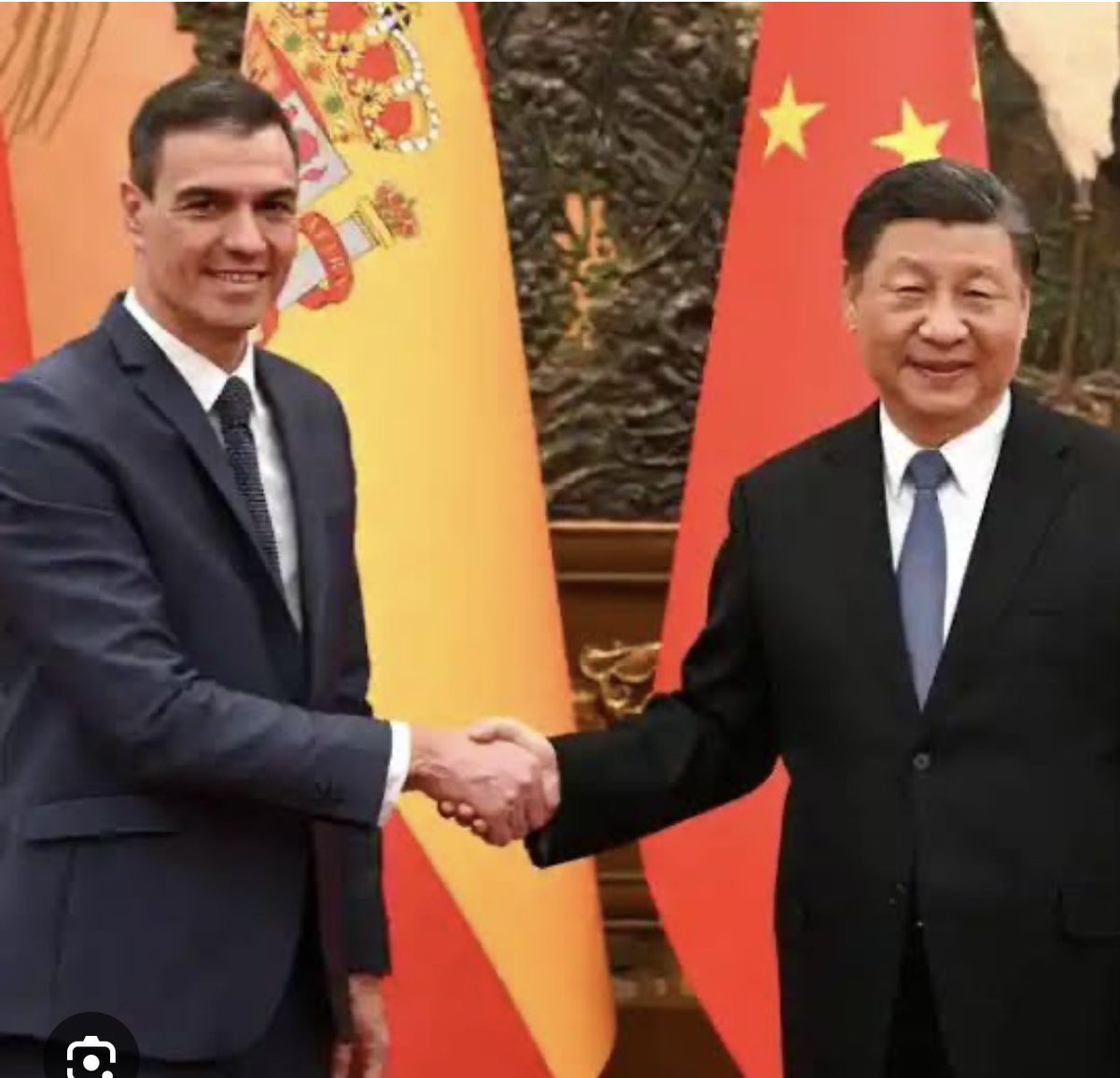 Si tiene que elegir <a href="/sanchezcastejon/">Pedro Sánchez</a> entre una dictadura como China o una democracia como Taiwán , el presidente de todos los españoles apuesta por lo que el anhela , una autocracia .