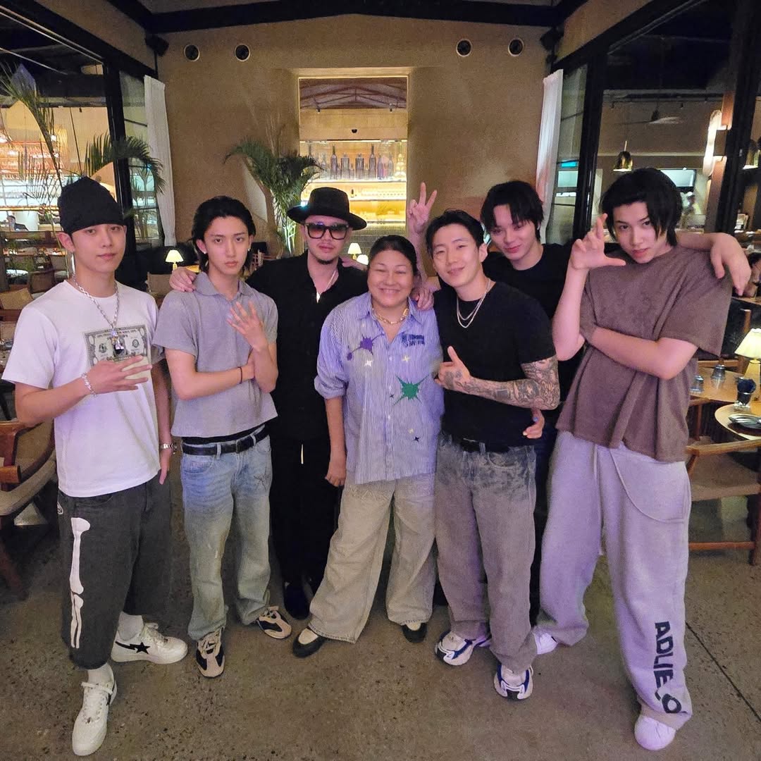 "Jay brought his children to visit relatives in Thailand. Now he's become like an older brother to the Lngshot kids. I've seen them since they were tiny. When Jay showed me videos of them practicing dance before their debut, I can say they've grown so much in real life!"