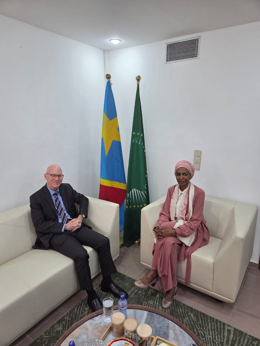 MONUSCO's tweet photo. Le Chef de la #MONUSCO, M. James Swan, a rencontré mercredi S.E Mme Fatima Kyari, Représentante spéciale de @_AfricanUnion en RDC. Echanges sur les priorités du mandat de #MONUSCO, la médiation de l’#UA et l’appui de la Mission aux engagements du Panel des facilitateurs de l’UA. https://t.co/7GlK5S2uTl