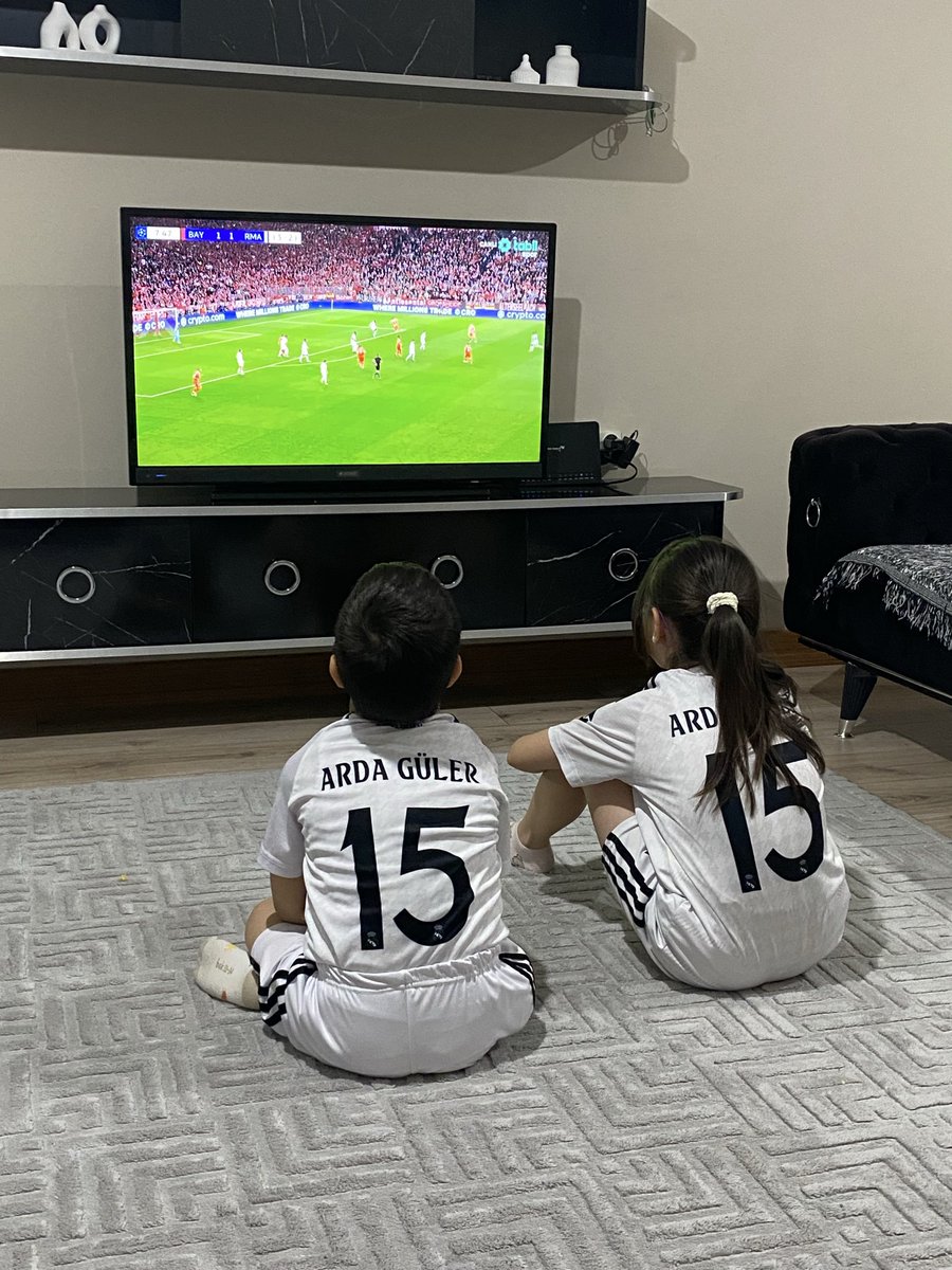 Aliosmannn16's tweet photo. @10ardaguler @realmadrid 🇹🇷 Başarılar Kardeşim 🇹🇷 https://t.co/uPzsMqFmDr