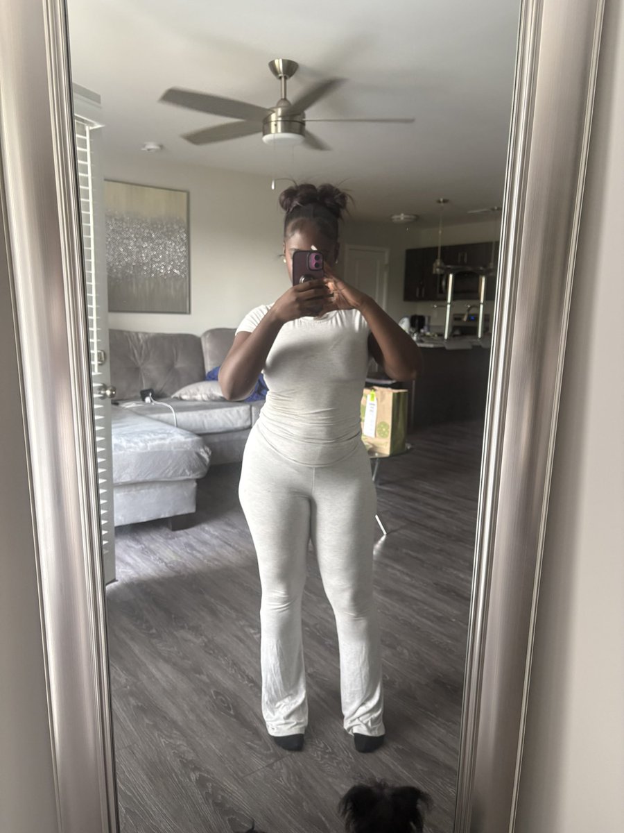 M ᥫ᭡. tweet media