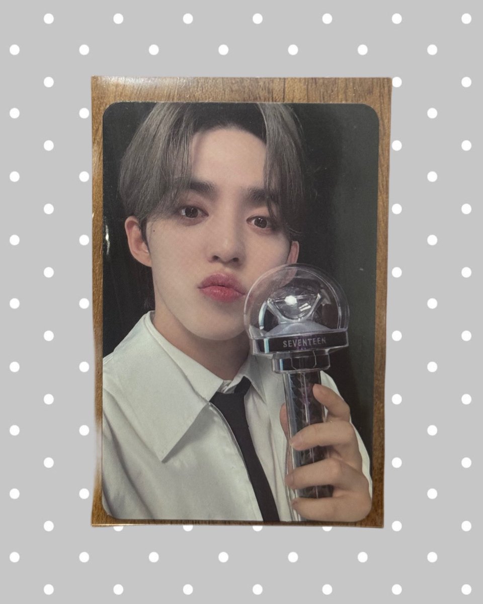 hwengeorae's tweet photo. 세븐틴 에스쿱스 라잇히어 콘서트 캐럿존 포카 양도
wts sell svt seventeen scoups right here concert caratzone pc photocard

2.5 https://t.co/s0h08DsPv2