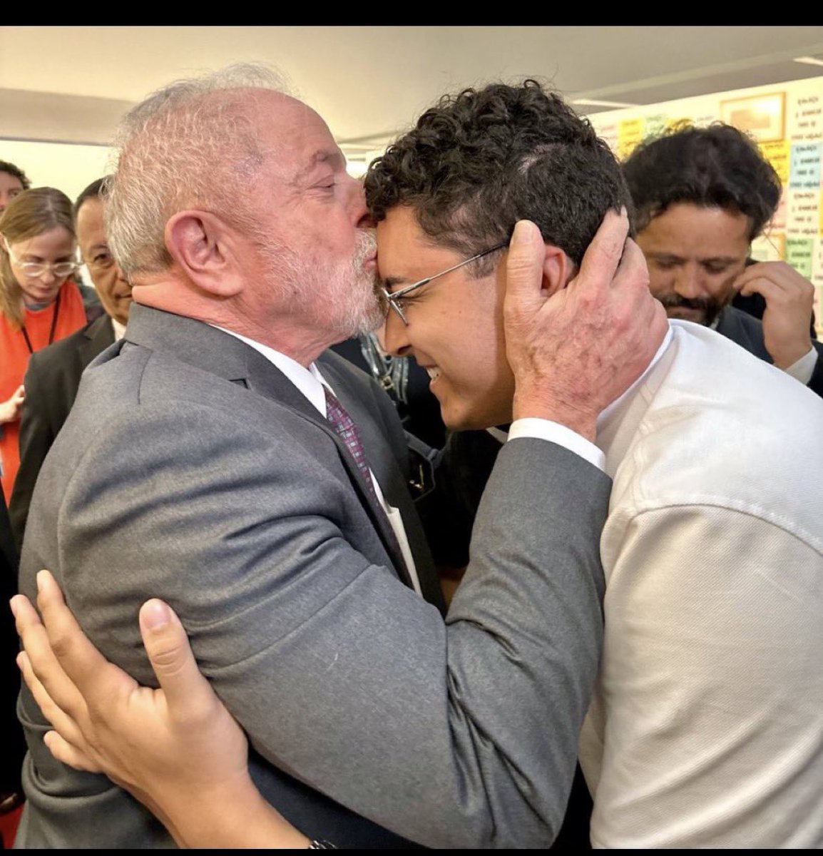 >Dissemine mentiras todos os dias em redes sociais
>Destrua reputações de pessoas normais em nome de uma agenda odiosa woke e também de dinheiro
>Seja responsável pelo suícidio de jovem de menos de 25 anos de idade que não soube lidar com as mentiras contadas nas redes a seu