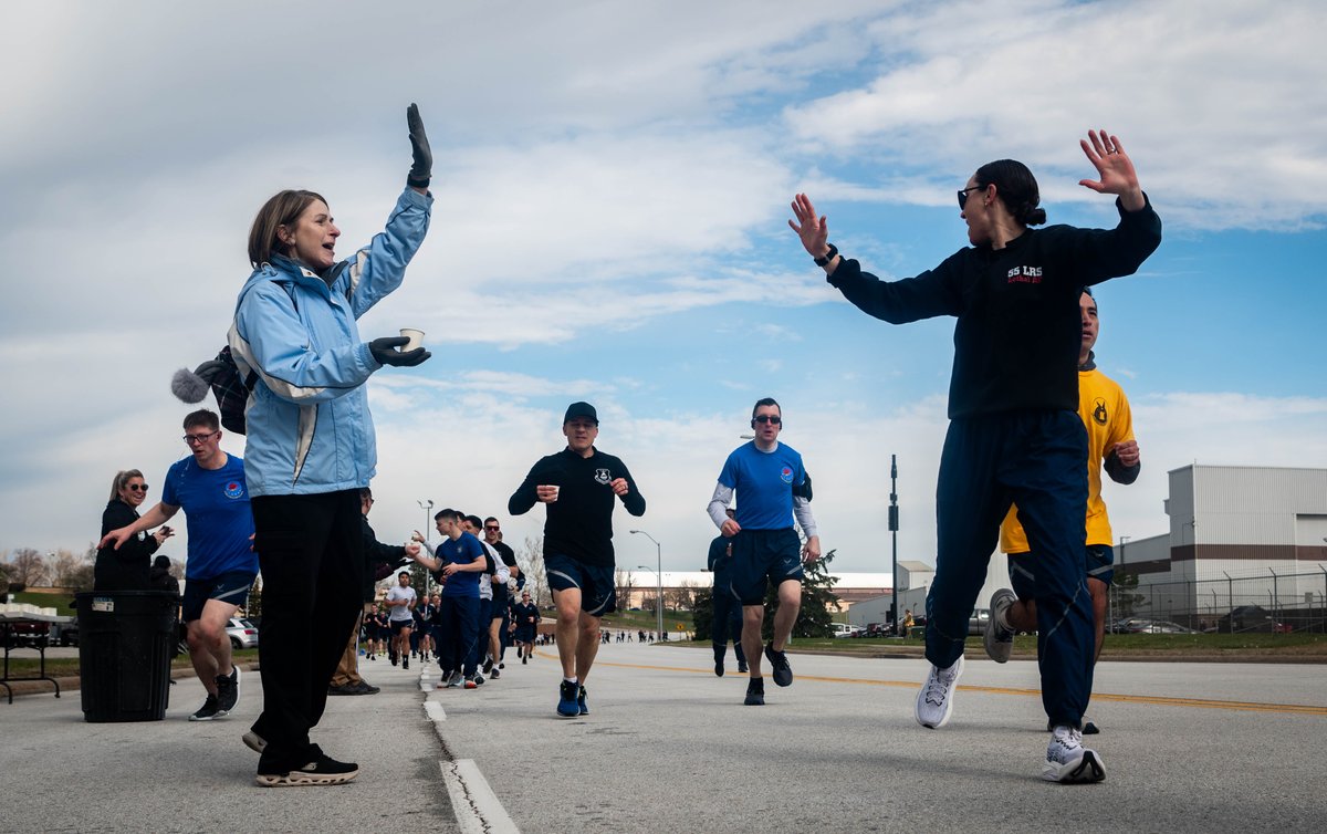 Offutt_AFB's tweet photo. Members of the 55th Wing laced up for a 5.5K run as part of a wing-wide Comprehensive Airman Fitness Day, bringing together nearly 500 Airmen from across the installation.
#WeAreThe55th #OffuttAFB #CAFDay #ReadyAF
📷 by 55th Wing Public Affairs https://t.co/wjJjySjWUi