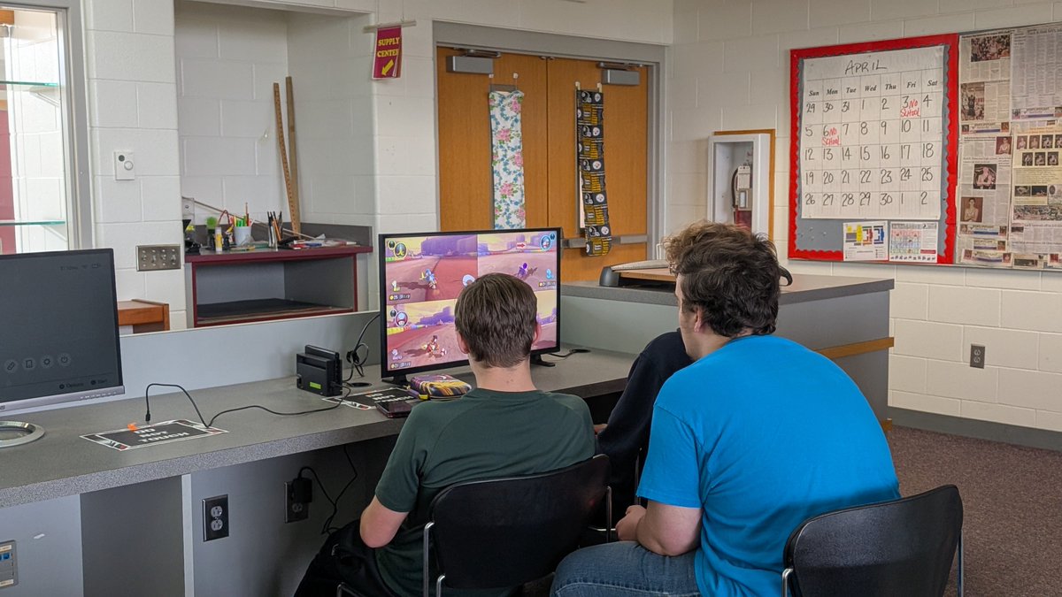 MooreSHS's tweet photo. Esports open play today. Have some new faces today trying it out and playing some Mario Kart 8. Also had some fun SSBU matches with Upper Sandusky High School. https://t.co/po0ypfdBgx