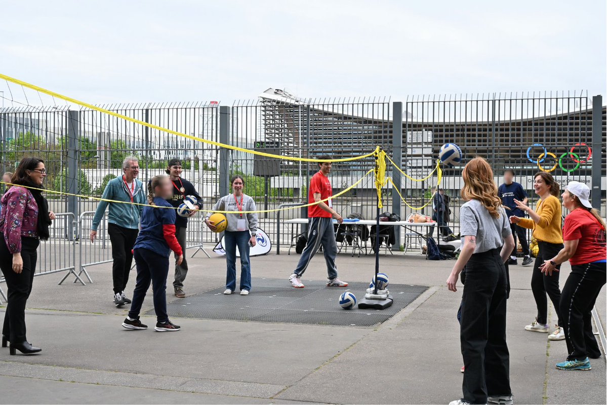 Prefet93's tweet image. #Sport #Inclusion

Marina Ferrari, ministre des sports, de la jeunesse et de la vie associative, a participé à la Journée Évasion organisée par l’association « Premiers de Cordée » au Stade de France.

Accueillie par Animya N’Tchandy, sous-préfète de Saint-Denis, la ministre a pu