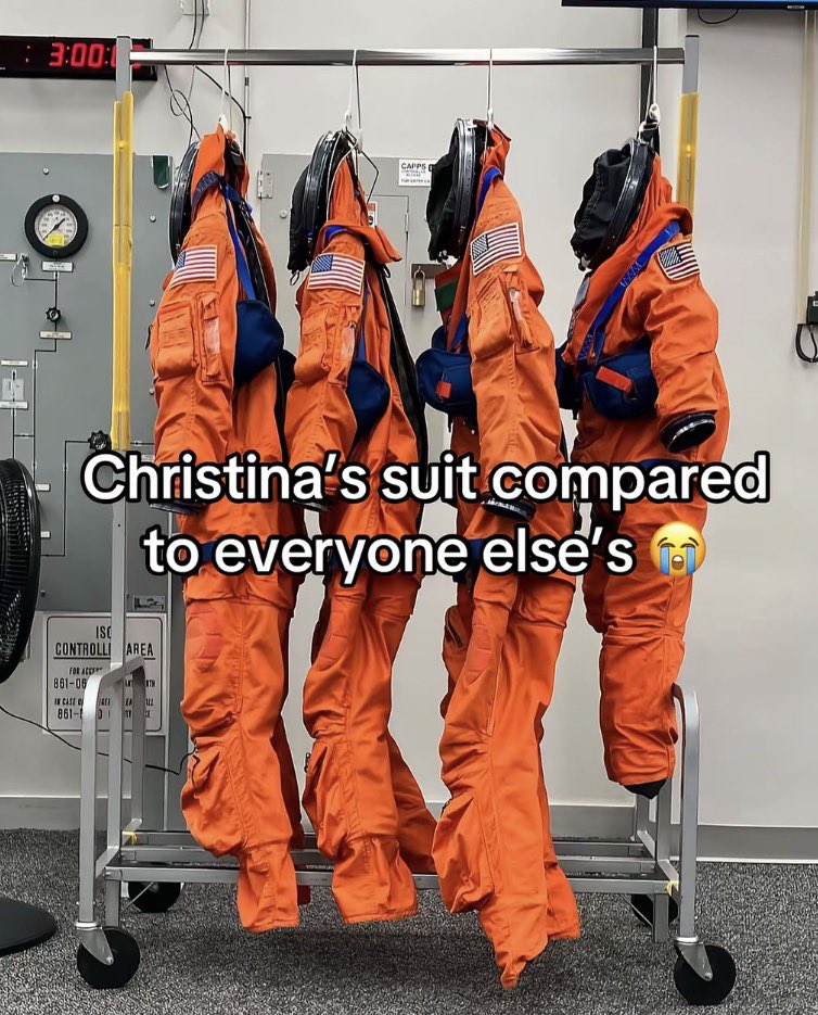 lia ⋆ yuribus tweet media