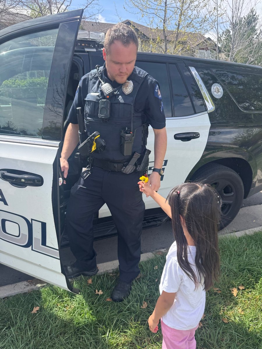 Aurora Police Dept tweet media
