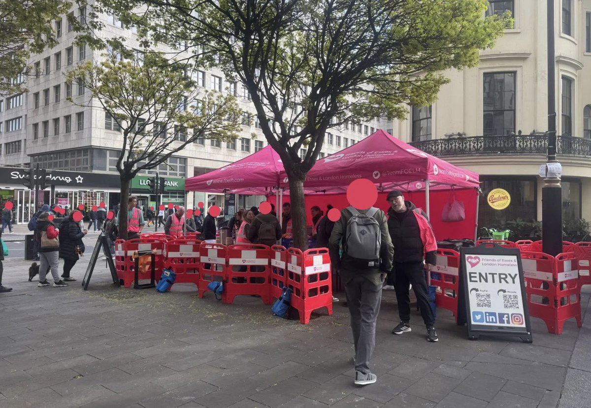 TeamFOELH's tweet photo. A very busy night at Charing Cross & the queue just kept coming.
130 hot meals, drinks, clothing & essentials all handed out but more importantly, support respect & a reminder no one is alone
Huge thanks to our donors & supporters you make this happen ๐
#KindnessIsContagious https://t.co/xVjC7B0vt7