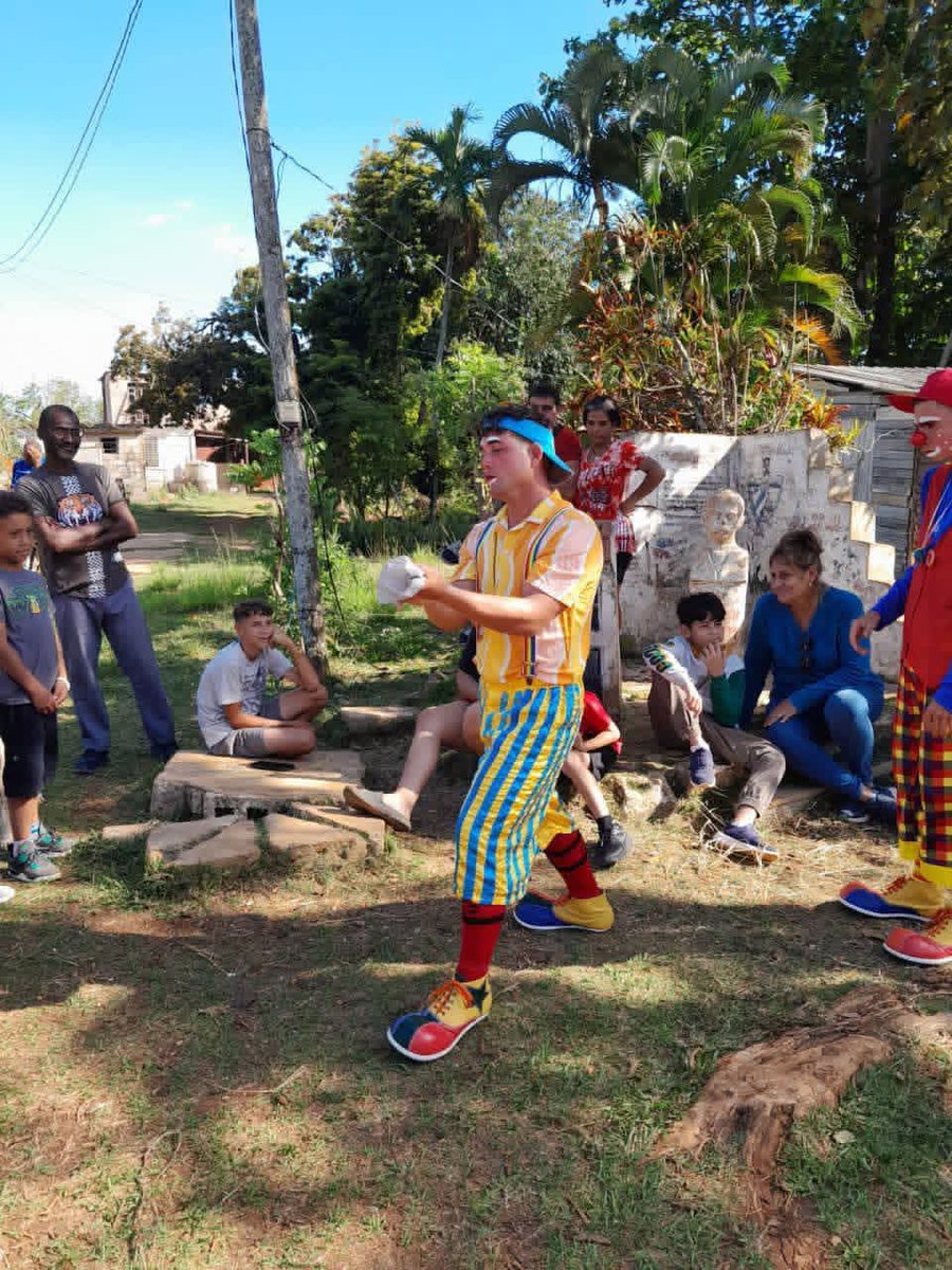 Los barrios cubanos siguen siendo el escenario donde no nos pueden bloquear la alegría y la creatividad de nuestra gente. #Cuba #ArtemisaJuntosSomosMás #LaPatriaSeDefiende