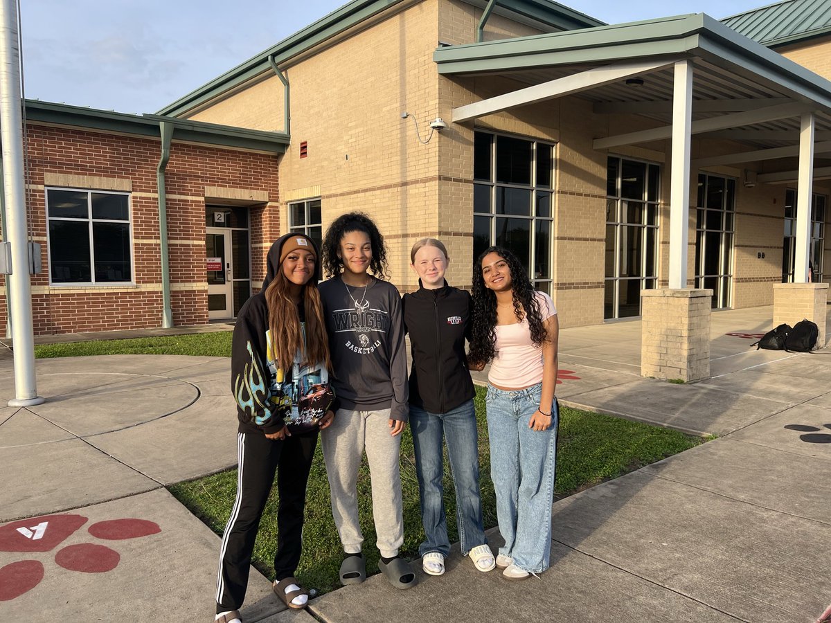 TRHSGBB's tweet photo. We opened doors for our 4 feeder elementary schools today! We’re so grateful for opportunities to connect with our Silver Track family! 

Thank you to Mrs. Barbarow, Mrs. Crosby, Mrs. Horton, &amp; Mrs. Mills for always welcoming us with open arms! #LionNation @randlehs https://t.co/WnS72gerX0