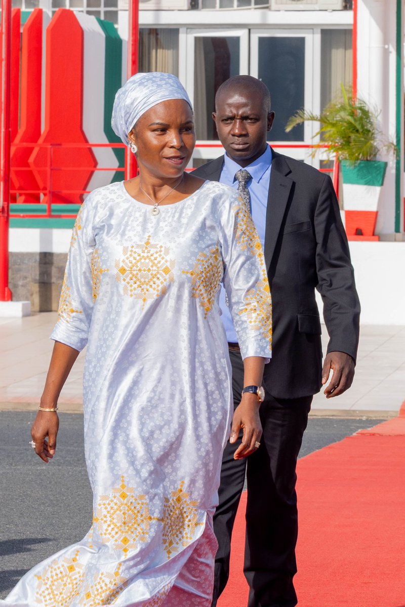 OPDD_Burundi's tweet image. Retour en images sur le départ de SE @Burundi1stLady), à destination de Libreville, au #Gabon. Elle participera aux activités de lancement national du programme de Renforcement de la Résilience des Femmes et des Filles face au Changement Climatique.