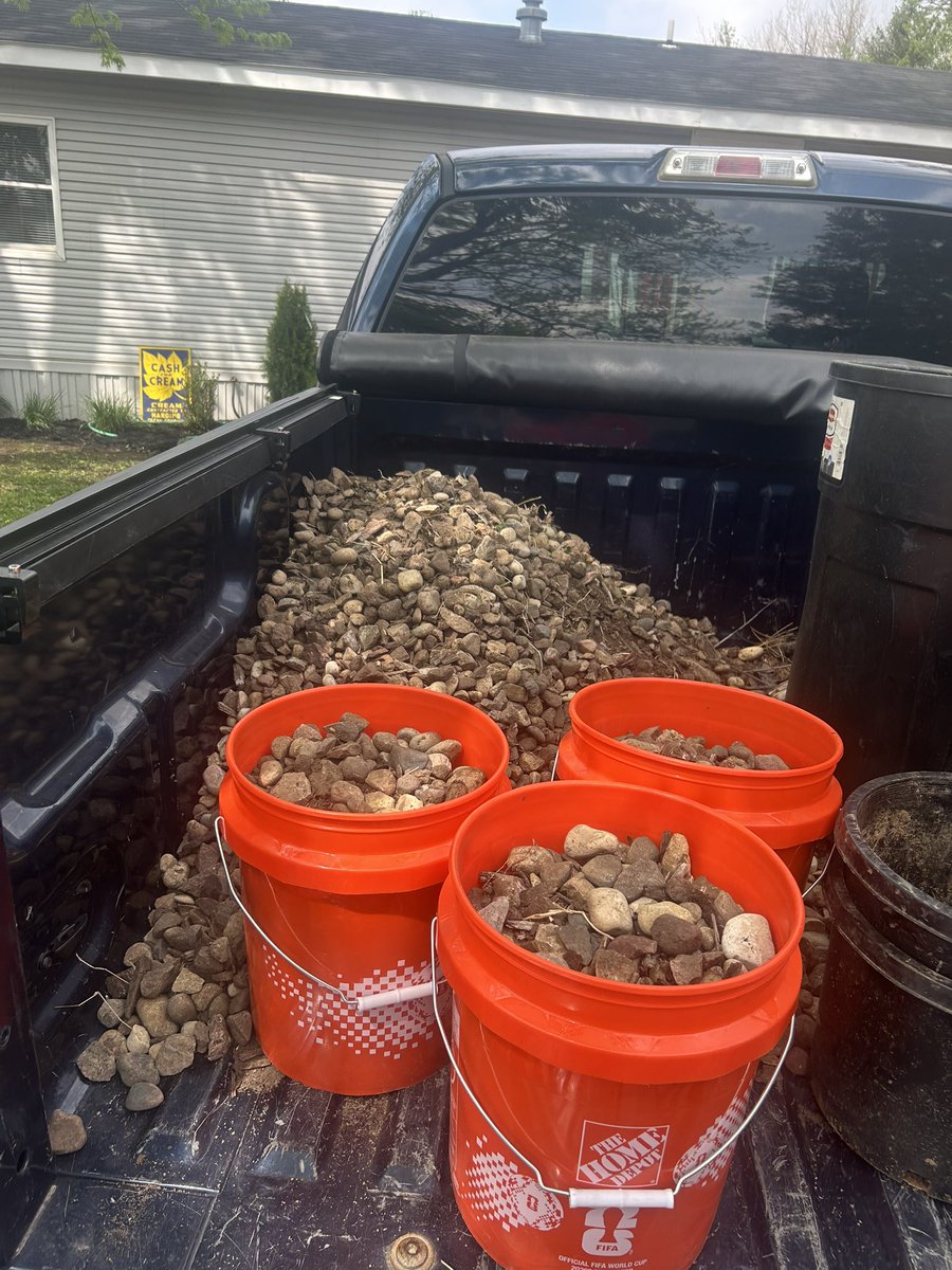 sillyenthused's tweet photo. shoveled 16 5gal buckets worth of pond rock i’m not built for the #butchlife https://t.co/zgwpFc2A8r
