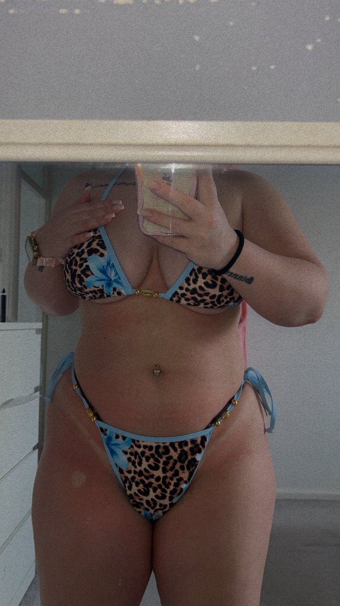 marnissmoney's tweet photo. Trying to get the summer tan back 😍 @all4lilah_  might also have motivated me to come back 👀 https://t.co/CdtagJWL1m