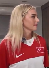 Central Kevin de Bruyne 🥂 tweet media