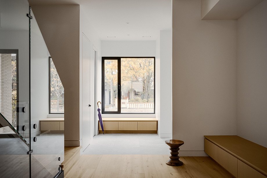 Interior_es's tweet image. This project, designed by Gabriel Fain Architects in collaboration with Unison Group in #interiordesign, consists of two dwellings and two semi-detached buildings, articulated through a warm and minimalist material palette.
-&amp;gt; Photography: Félix Michaud
-&amp;gt; interioresminimalistas.com/2026/04/16/mon…