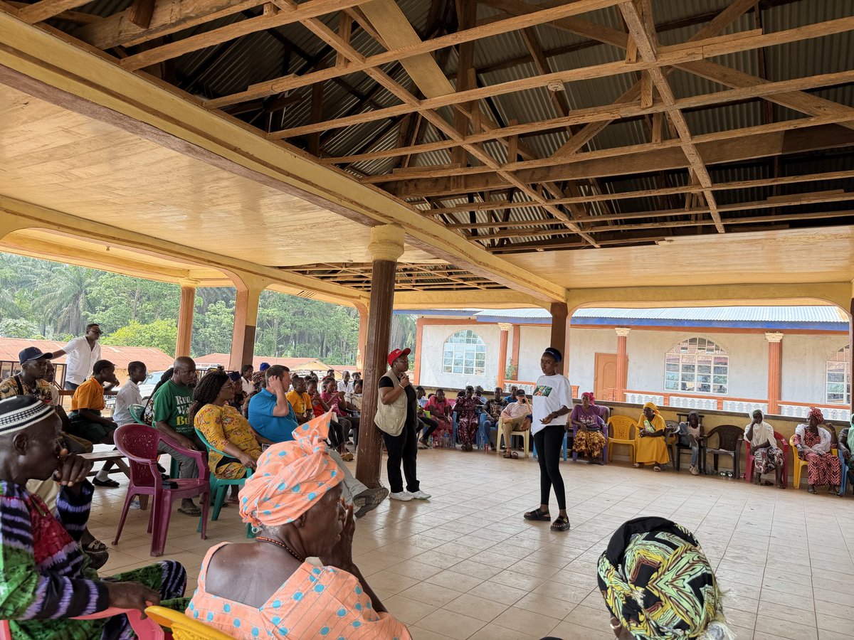 UNICEFSL's tweet image. The @GPChildMarriage delegation were in #SierraLeone’s Koinadugu district, to engage leaders and communities in Fadugu.

They witnessed efforts supporting adolescent wellbeing— from reintegration &amp;amp; life skills to SRH services, safe spaces &amp;amp; community dialogue.

#EndChildMarriage
