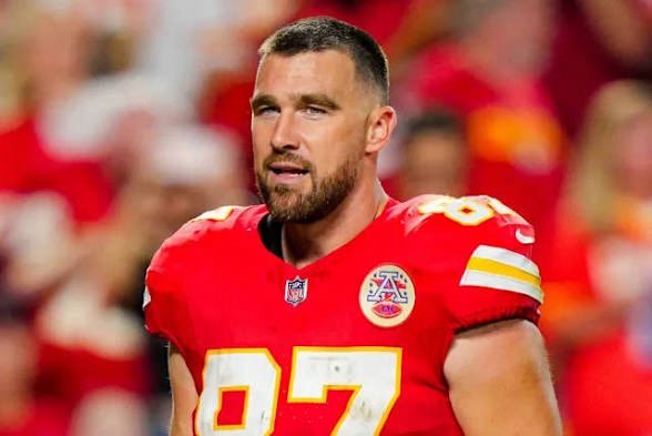 Travis Kelce averages 83.1 yards per game in the playoffs — 7th ALL-TIME &amp; Most for a TE 👀🔥

He’s also the only TE in NFL history above 71 YPG:
• Kelce — 83.1
• Gronk — 63.1
• Kittle — 35.5

That gap is insane.

Truly built different. 🐐
