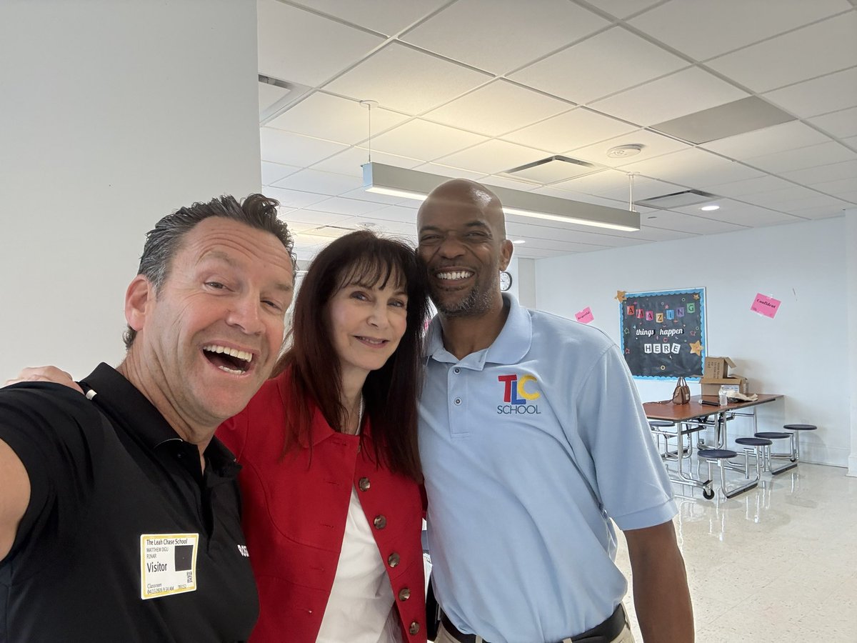 MargaretOrr's tweet image. Thanks to #BelleChasseMarine, we gave away 120 Books of Scrim My Tail: as told to Margaret Orr to the Leah Chase School. We also gave away 120 Drew Fleas keychains! We have given away about 1000 books! More giveaways to come. #reading #nola #makingadifference