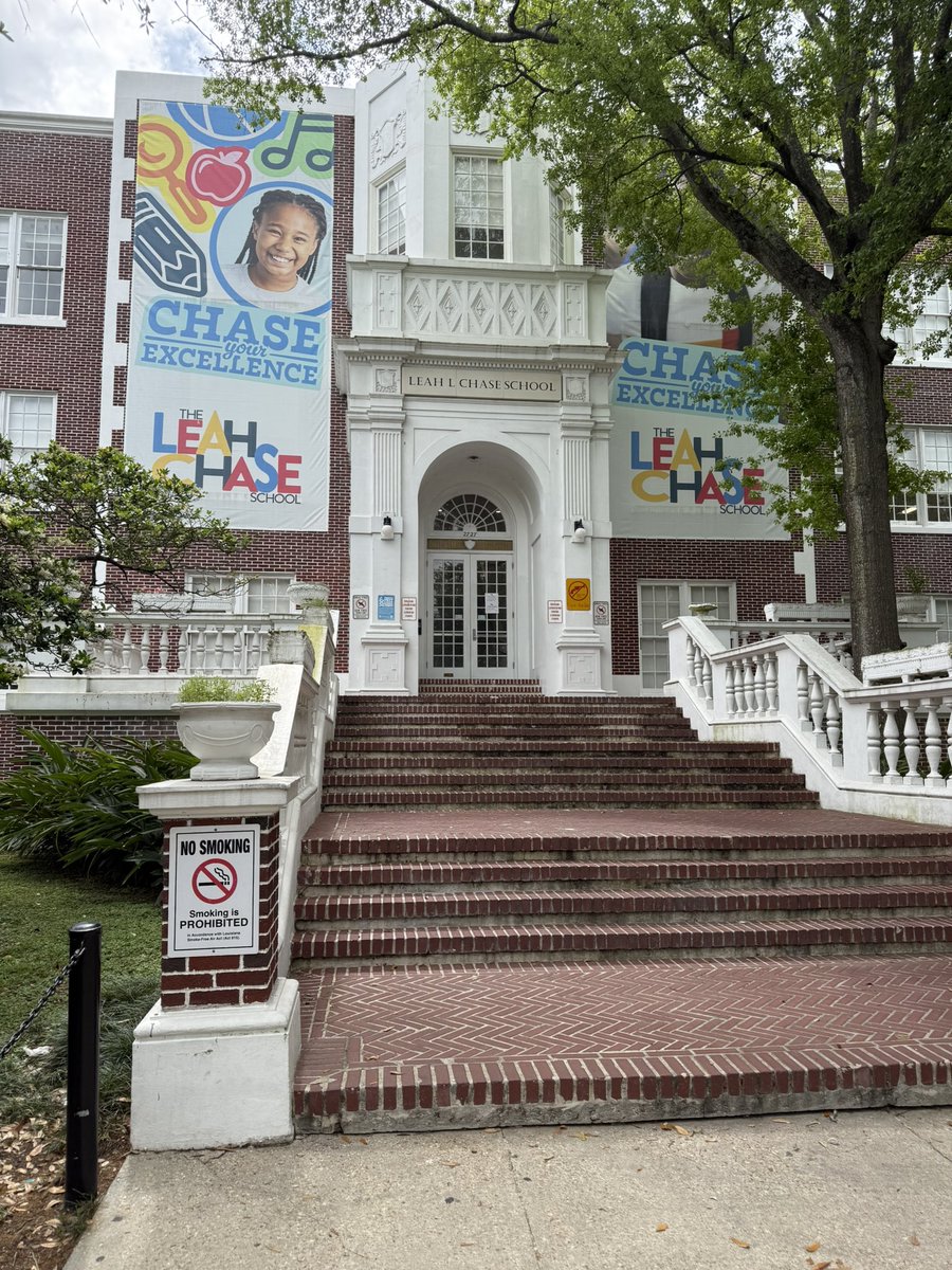 MargaretOrr's tweet image. Thanks to #BelleChasseMarine, we gave away 120 Books of Scrim My Tail: as told to Margaret Orr to the Leah Chase School. We also gave away 120 Drew Fleas keychains! We have given away about 1000 books! More giveaways to come. #reading #nola #makingadifference