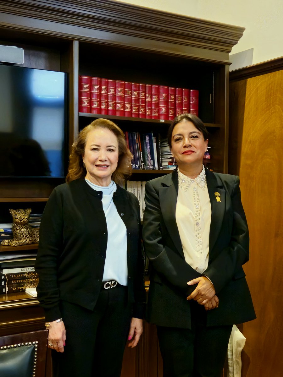 AlmaRosaGto's tweet photo. ⚖️🇲🇽 Reunión con la ministra Yasmín Esquivel para fortalecer la elección del #PoderJudicial y atender temas agrarios y abusos inmobiliarios en el #Distrito02.
Seguimos trabajando por #justicia y #bienestar para las familias. 💪🙌 https://t.co/lSoVNJUVDZ