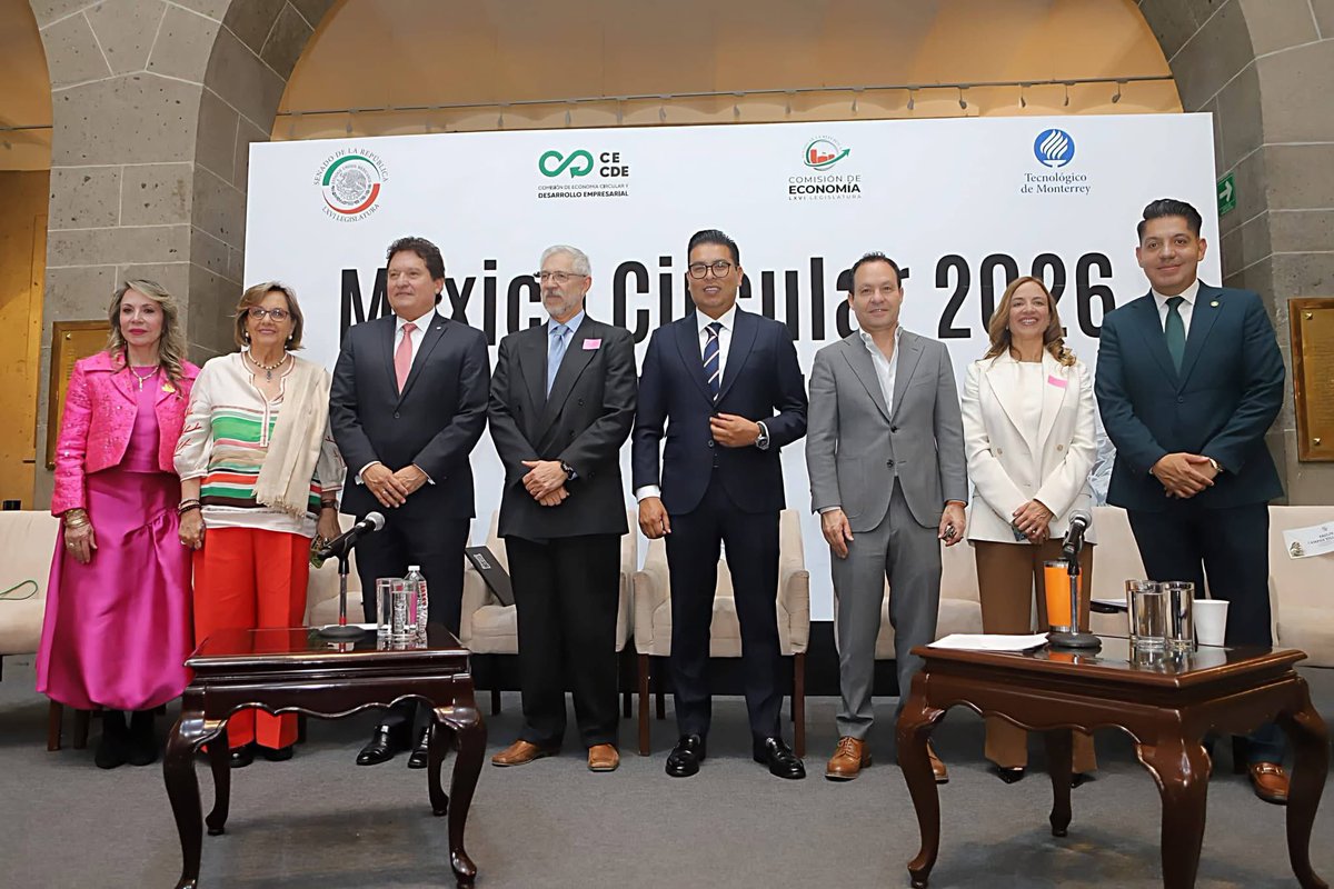 AMMJE's tweet photo. Muchísimas gracias al Senador @NestorCamarillo Presidente de la Comisión de Economía Circular y Desarrollo Empresarial del @senadomexicano por la invitación a participar a nuestra Presidneta Nacional @SoniaGarzaGzz en la comisión que tan extraordinariamente preside.

Es un honor para la AMMJE, participar en el Foro México Circular 2026, un espacio de diálogo estratégico para reflexionar sobre el presente y el futuro de la economía circular en México, así como sobre la trascendencia de la nueva ley que marcará un antes y un después en nuestro país.  ￼

Hoy más que nunca, desde el liderazgo empresarial femenino, reafirmamos nuestro compromiso con modelos de negocio sostenibles, innovadores y responsables, que no solo impulsen la competitividad, sino que también protejan el planeta y el legado que dejaremos a las futuras generaciones.

Desde AMMJE seguiremos impulsando a las mujeres empresarias como agentes clave en la transformación hacia un México más verde, más consciente y con desarrollo económico sostenible.

♻️🇲🇽 La economía del futuro se construye hoy, y las mujeres estamos liderando ese cambio.

#MexicoCircular2026 #EconomíaCircular #AMMJE #LiderazgoFemenino #Sostenibilidad #MujeresEmpresarias #MéxicoVerde #Legado #NuevaEconomía