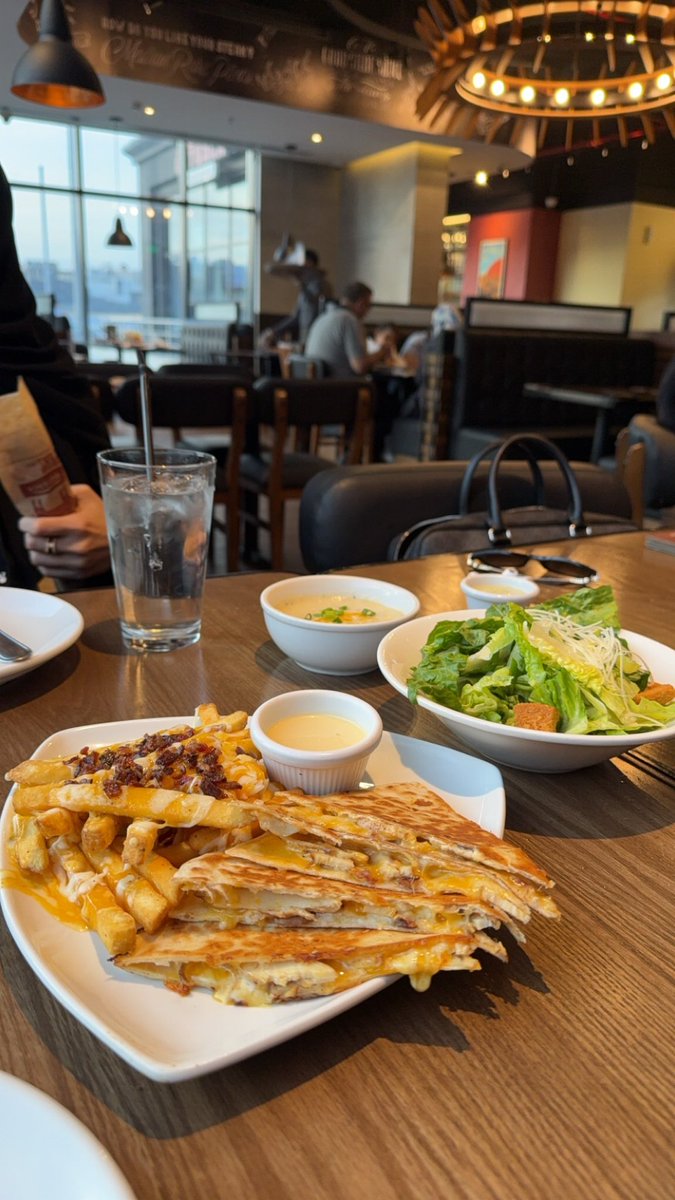 مين زيي مدمن كساديا اوت باك ؟؟