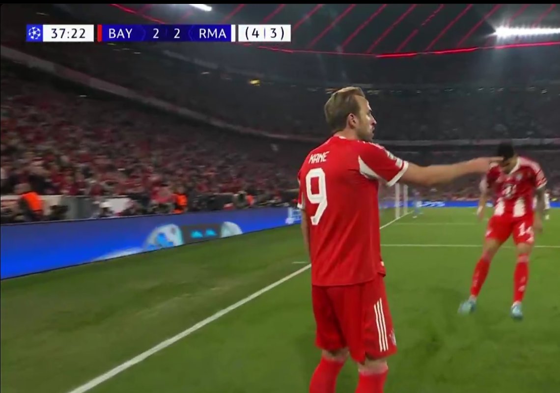 FootBR_'s tweet photo. GRAÇAS A DEUS ESSE CARA FOI PRO BAYERN!

Iria ser uma pena esse cara ser lembrado por não ganhar nada na carreira. https://t.co/nFPcjZiyub