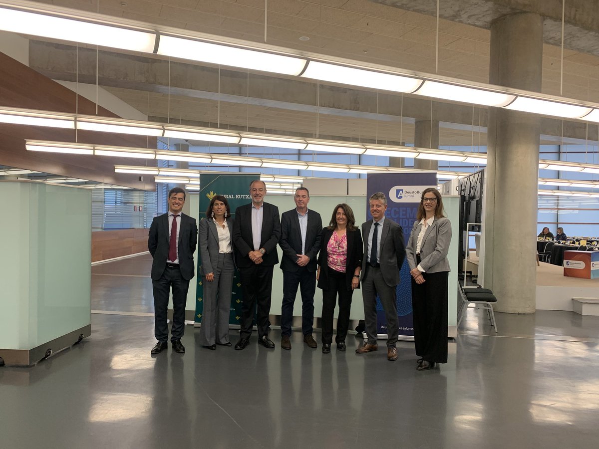 Asier_68's tweet photo. ▶️ El martes en @AlumniDBA celebramos un encuentro en el que pudimos conocer de cerca la empresa Grifols, con la presencia de Nacho Abia .
▶️ Si no pudiste acudir entra y ponte al día.
▶️ Gracias a todos los asistentes y a Rural Kutxa
👉 https://t.co/7ywSg6ghVg https://t.co/2Rj53MKr1A