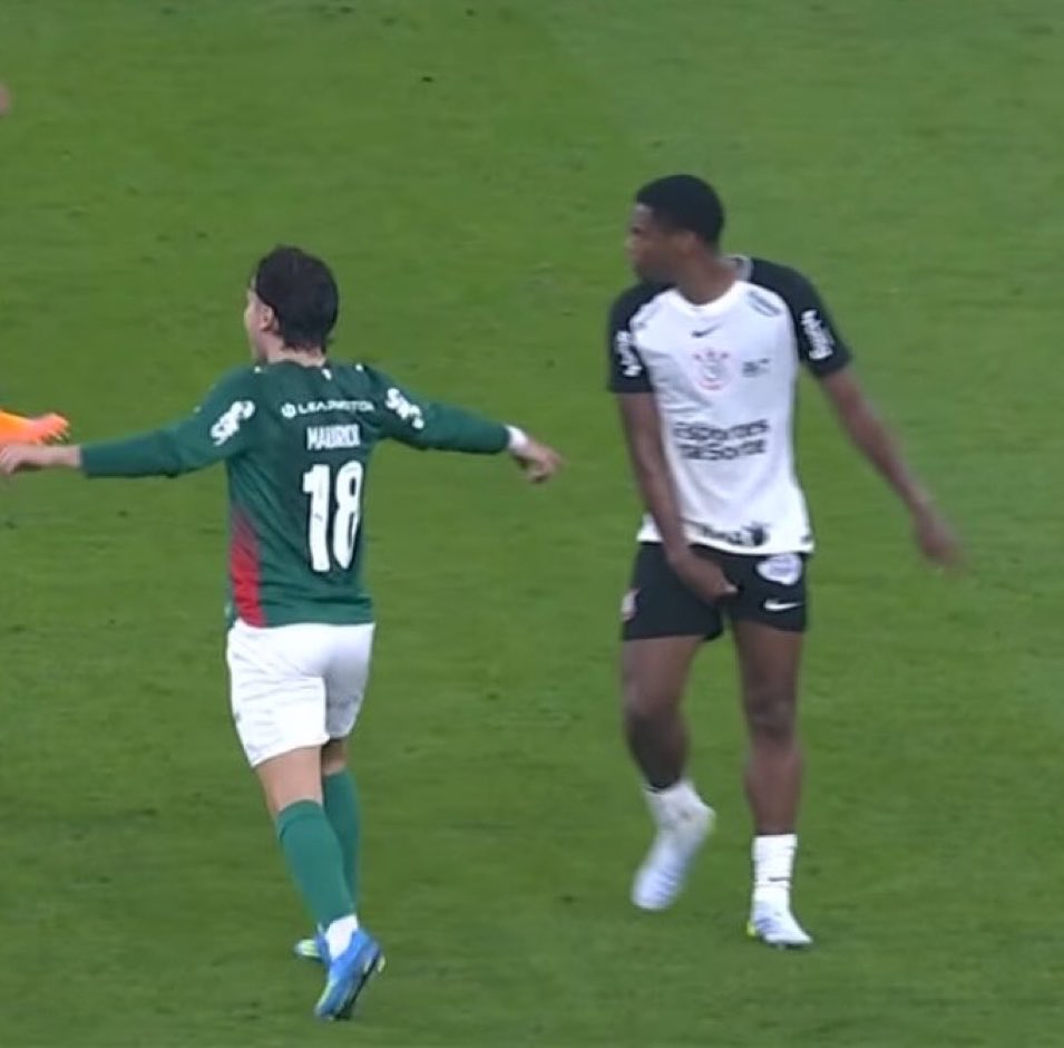 Museu de memes do Cortinas tweet media