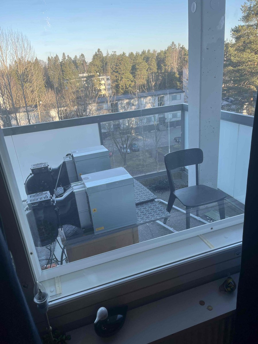 YoungWolfy tweet media