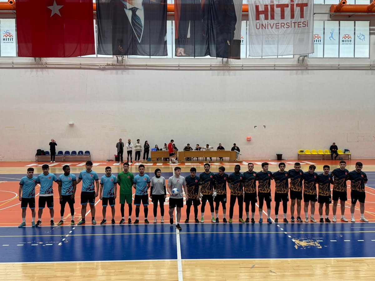 Hitit_ilahiyat's tweet photo. Üniversitemizde düzenlenen futsal karşılaşmalarının yarı final maçında İlahiyat Fakültesi ile Sağlık Bilimleri Fakültesi karşı karşıya geldi.
İlahiyat Fakültesi, rakibini 8-2’lik net skorla mağlup ederek finale kalma başarısı gösterdi. https://t.co/tnXXOMAmQ6